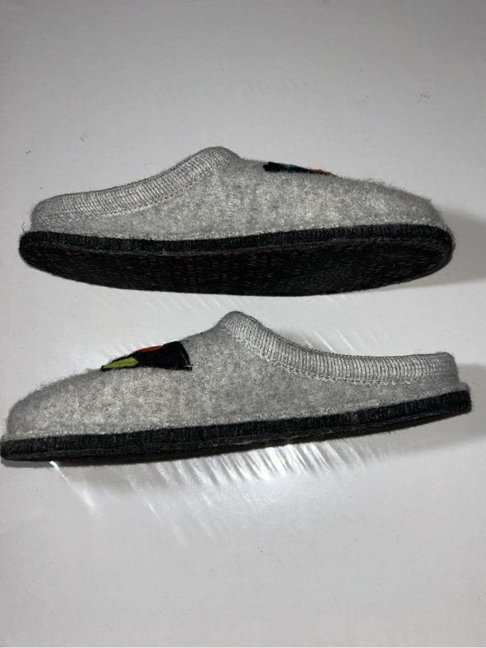 Haflinger 100% Natural Wool Sassy Cat Slippers Grey with Multicolor Cat Appliqué - Picture 4 of 9